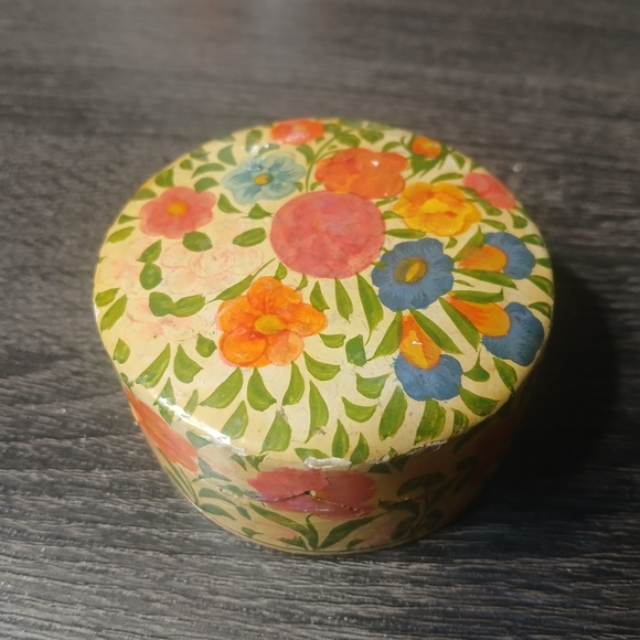 Vintage Floral Hand Painted Lacquered Paper Mache Trinket Box - Picture 2 of 12
